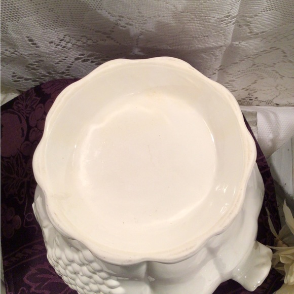 California Pottery Grape Embossed Soup Tureen - Picture 14 of 16